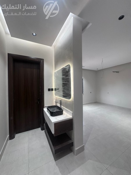 Photo by Daniel J. Schwarz